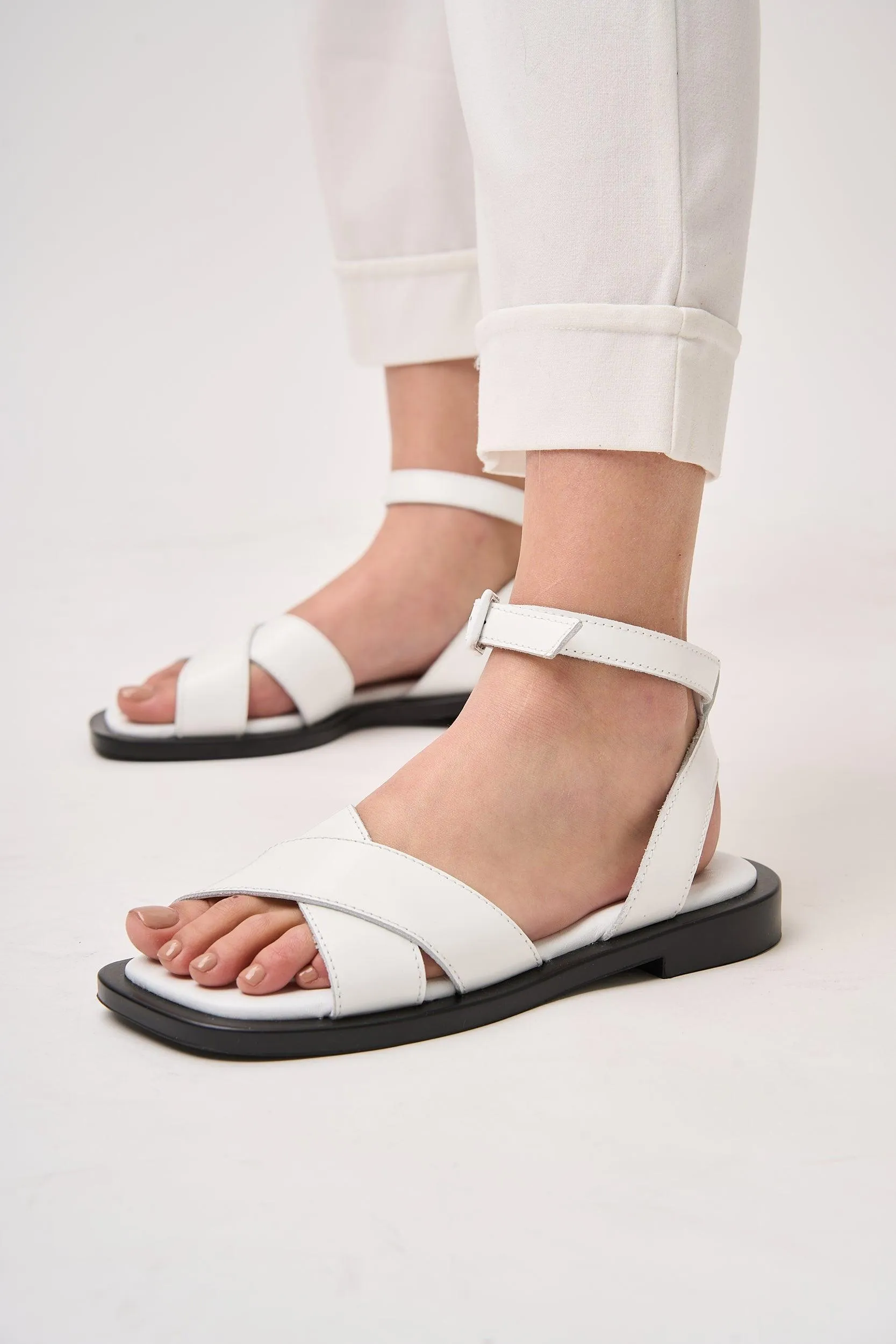 Acrolith White