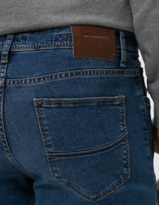 BRAX<BR>
Cadiz Straight Regular Jeans<BR>
Denim<BR>