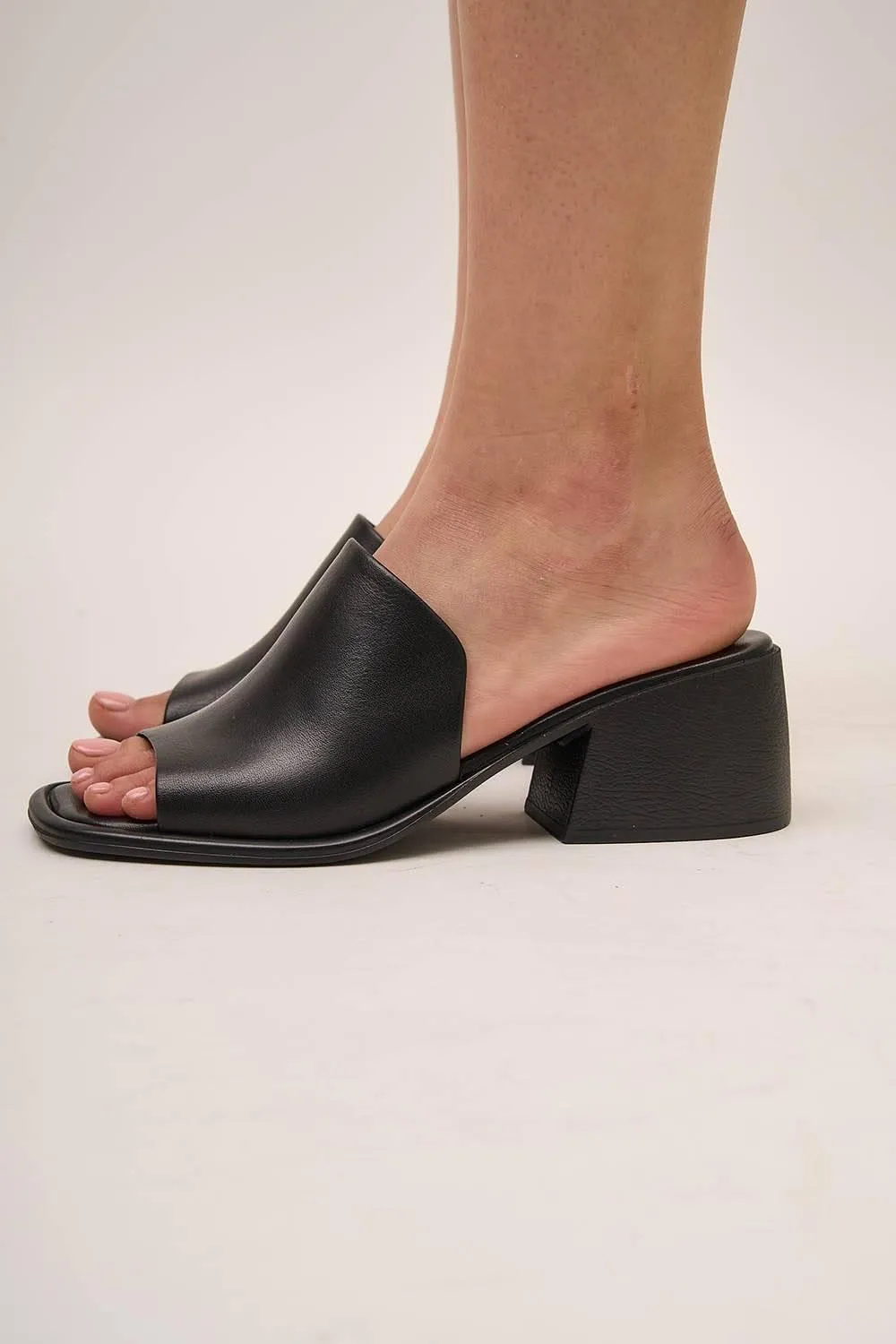 Camel Block Black