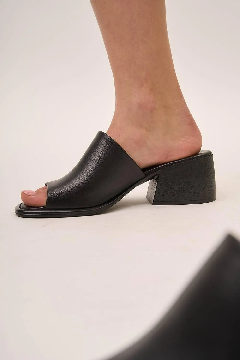 Camel Block Black