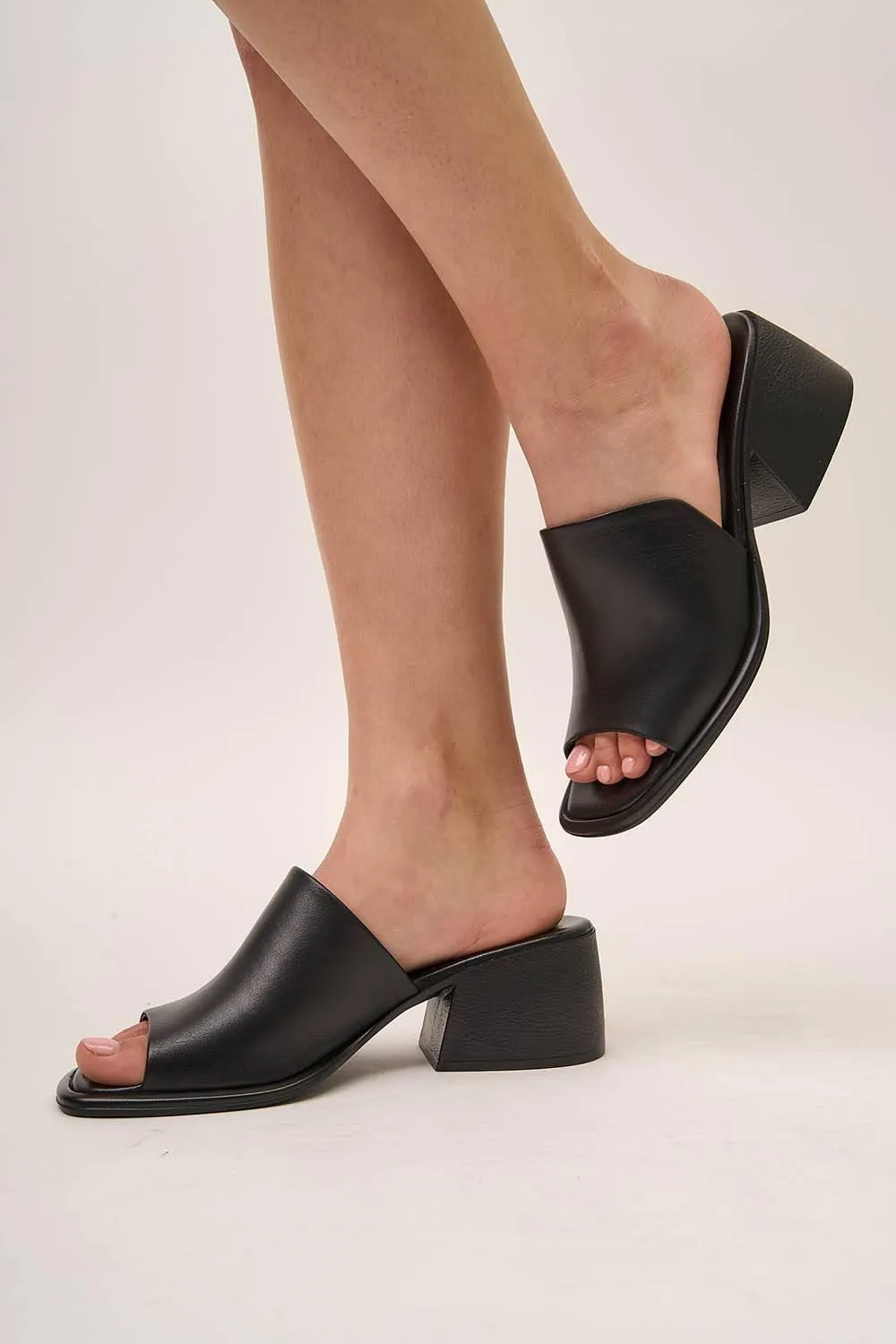Camel Block Black