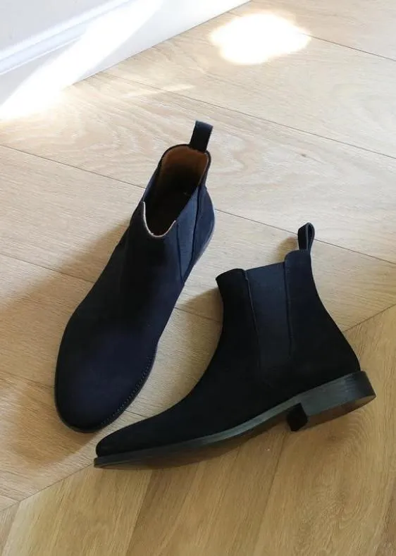 Classic solid Chelsea boots