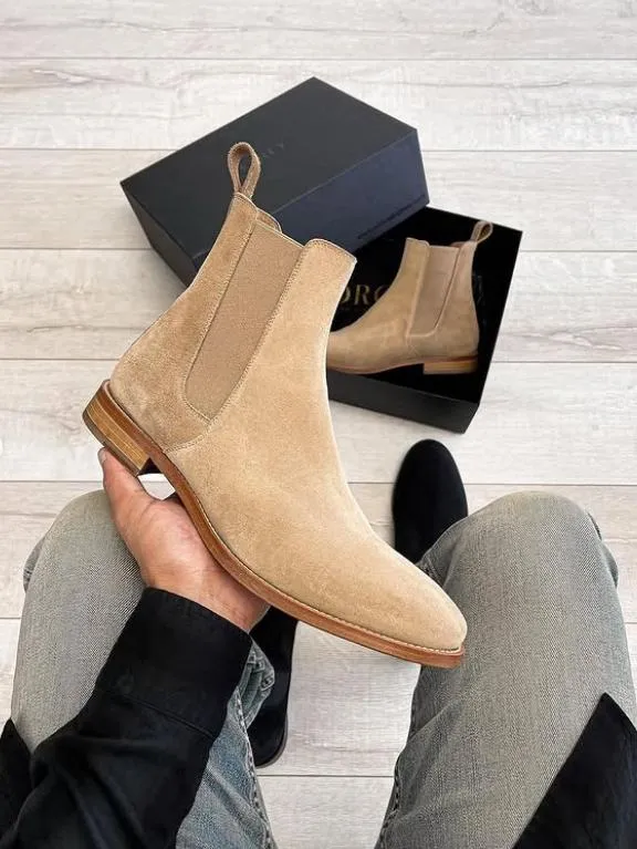 Classic solid Chelsea boots