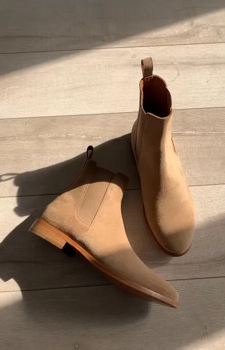 Classic solid Chelsea boots