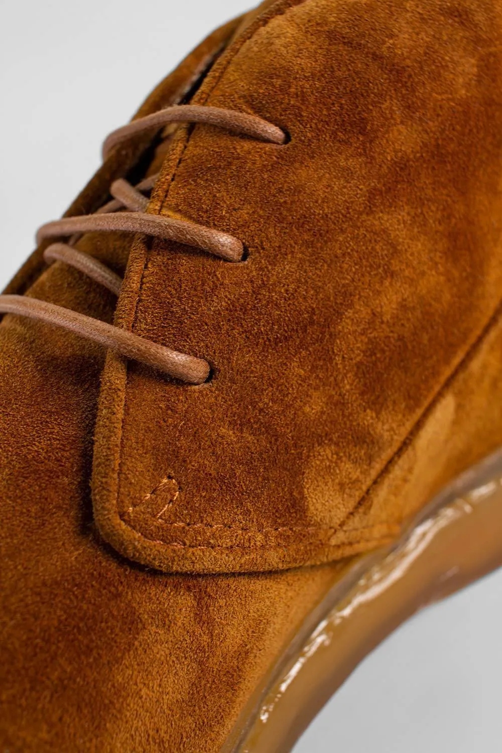 HAMPTON canyon-dust suede chukka boots.
