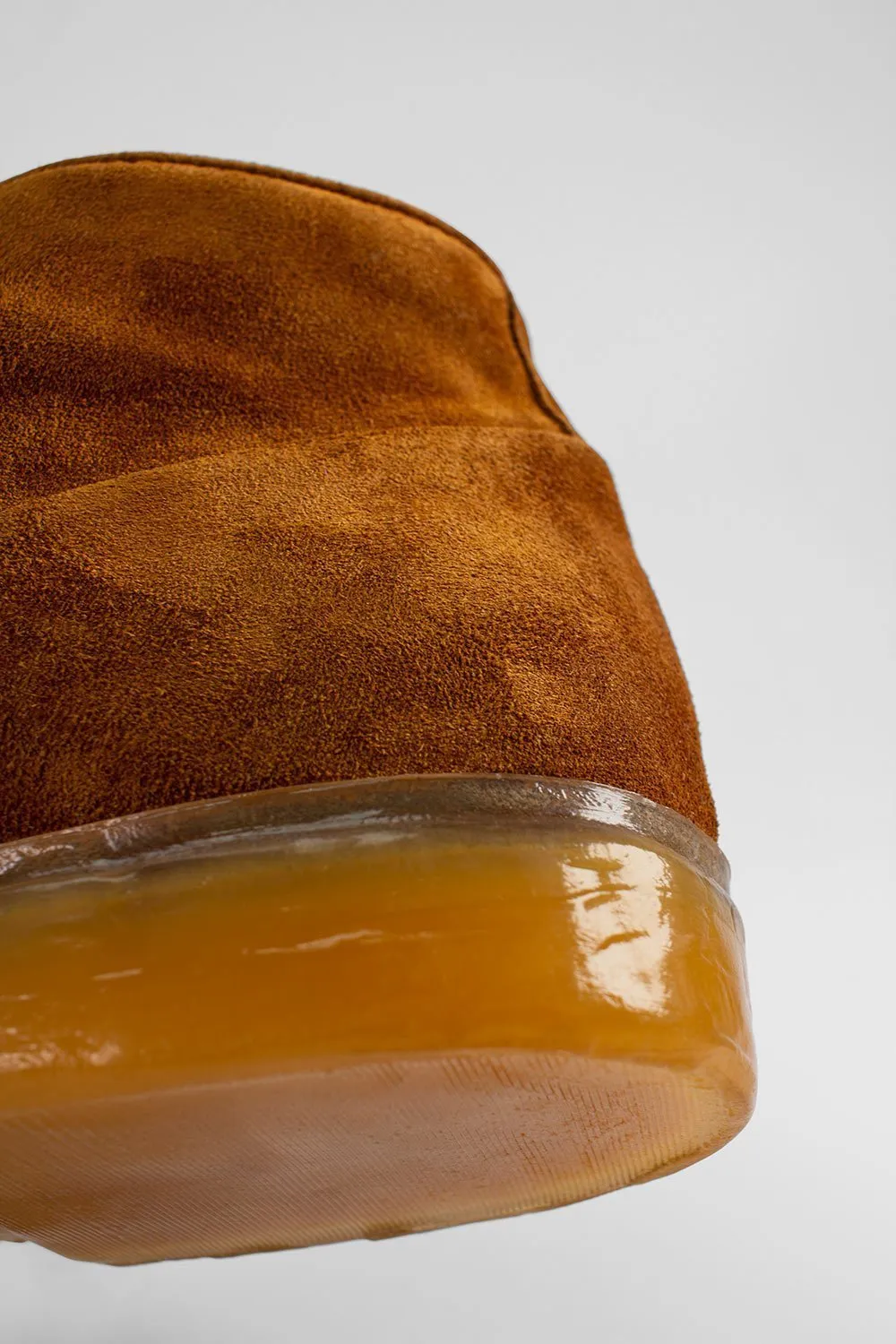 HAMPTON canyon-dust suede chukka boots.
