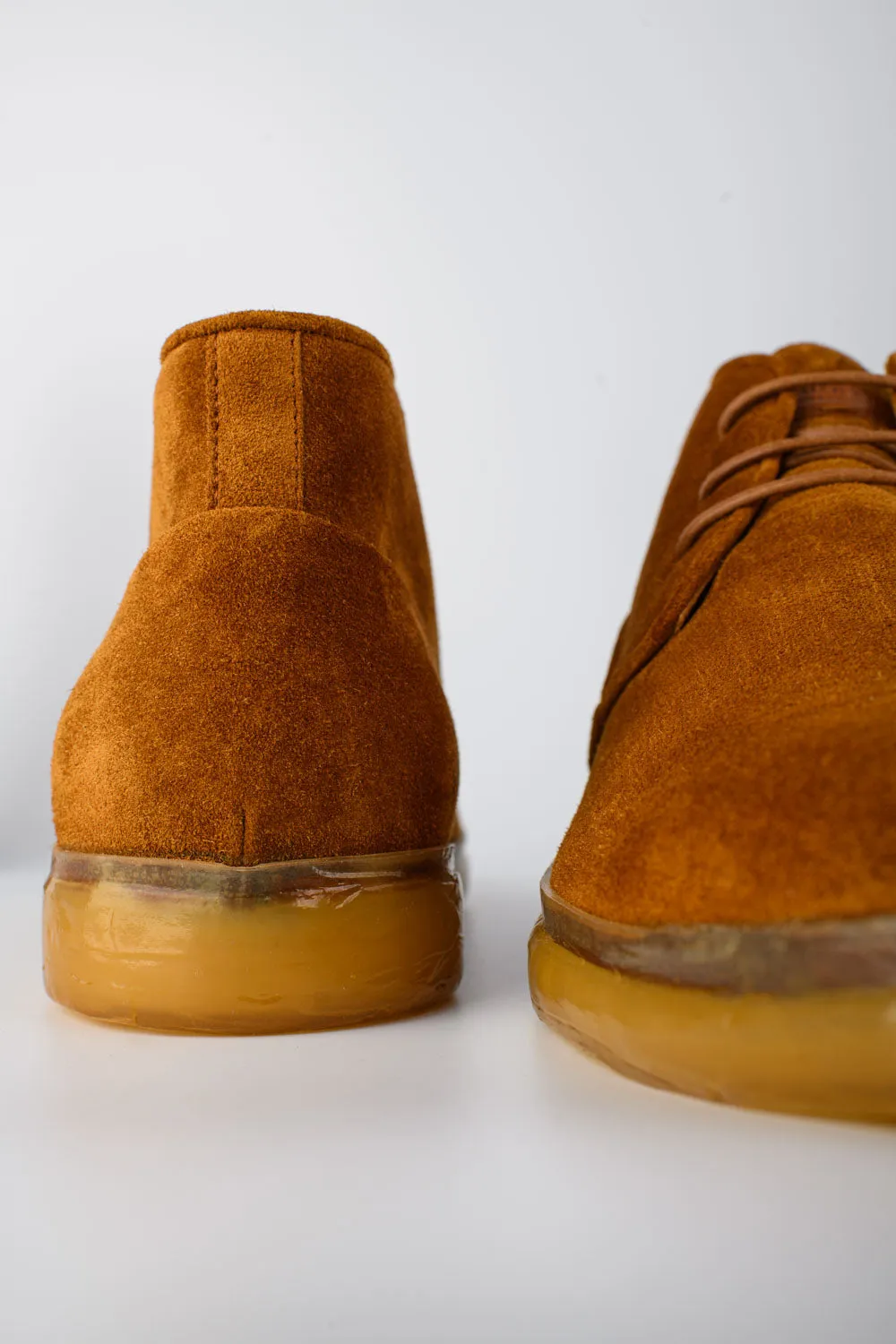 HAMPTON canyon-dust suede chukka boots.