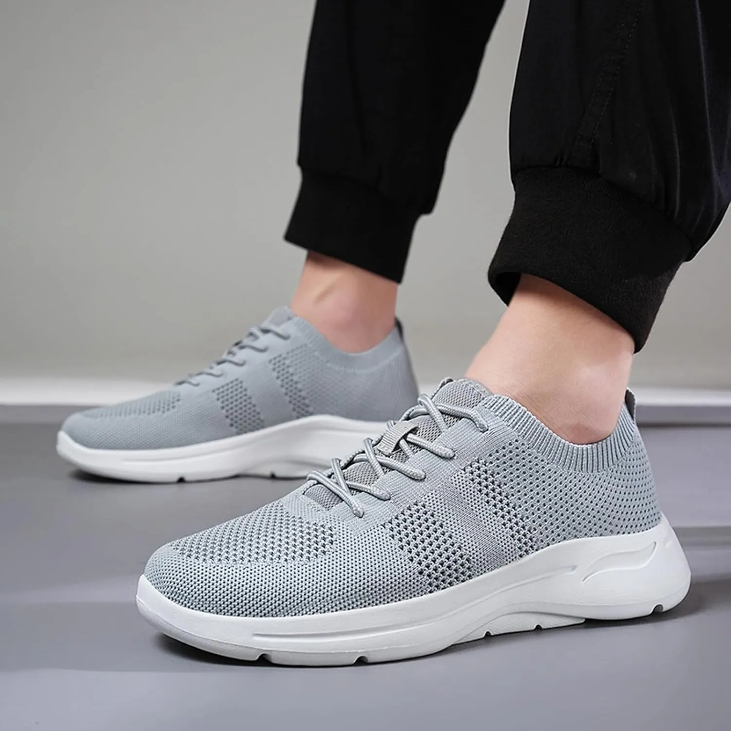 Men Sports Shoes Fashionable New Pattern Simple and Pure Color Mesh Breathable and Comfortable Flat Mens Sneaker