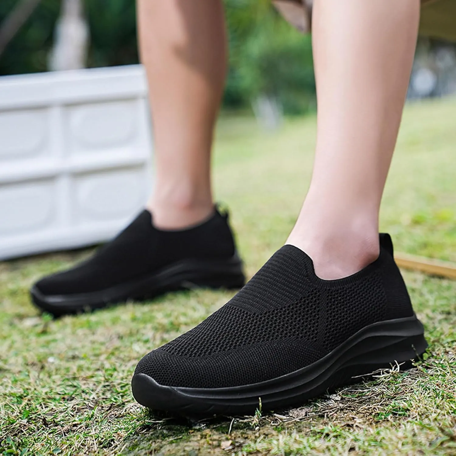Men Sports Shoes Fashionable New Pattern Simple and Pure Color Mesh Breathable Sneaker Slippers for Men