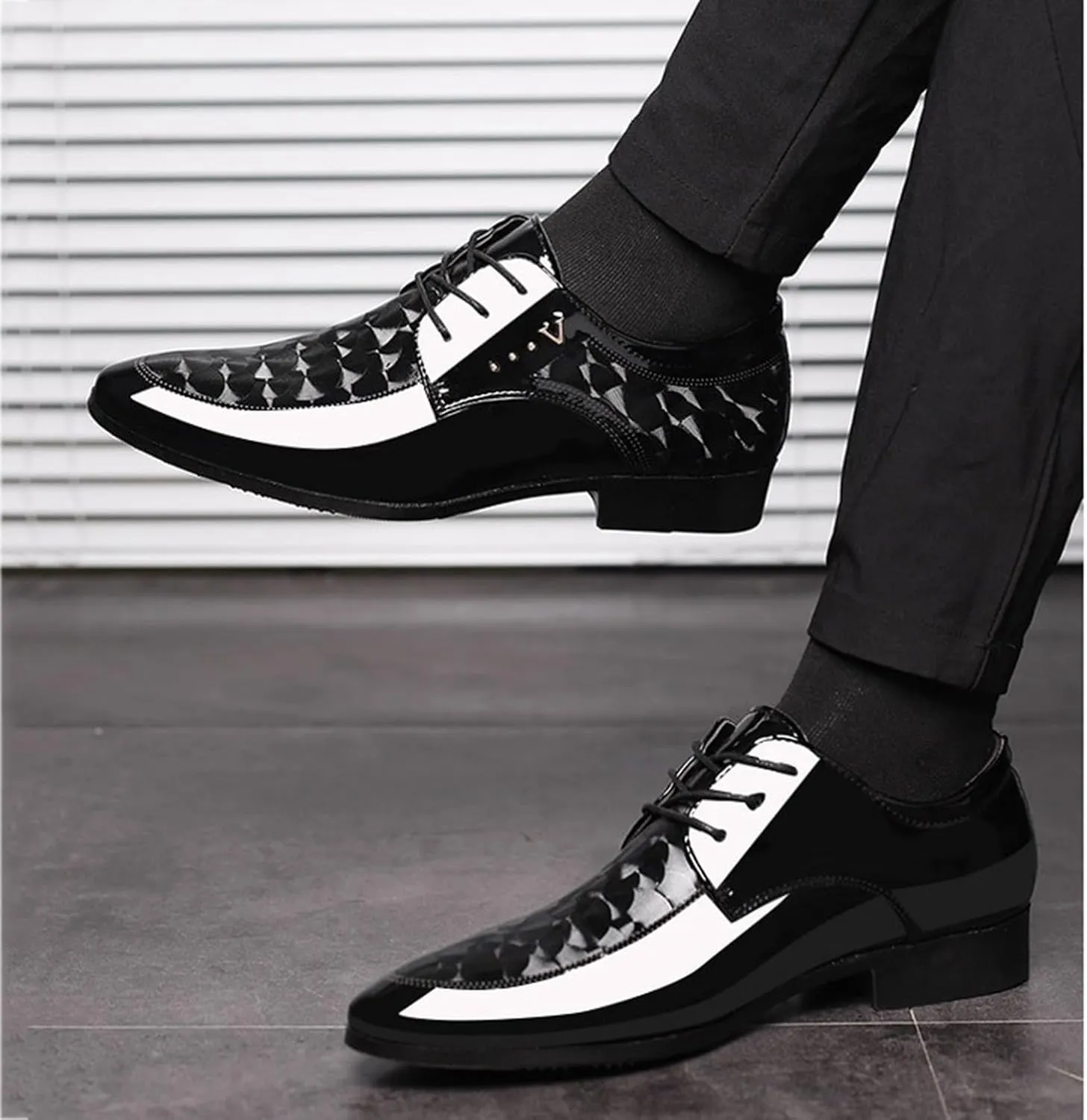 Men's Formal Dress Shoes Patent Leather Tuxedo Oxfords Lace-ups Derby Suit Shoes Classic Business Wedding Shoes