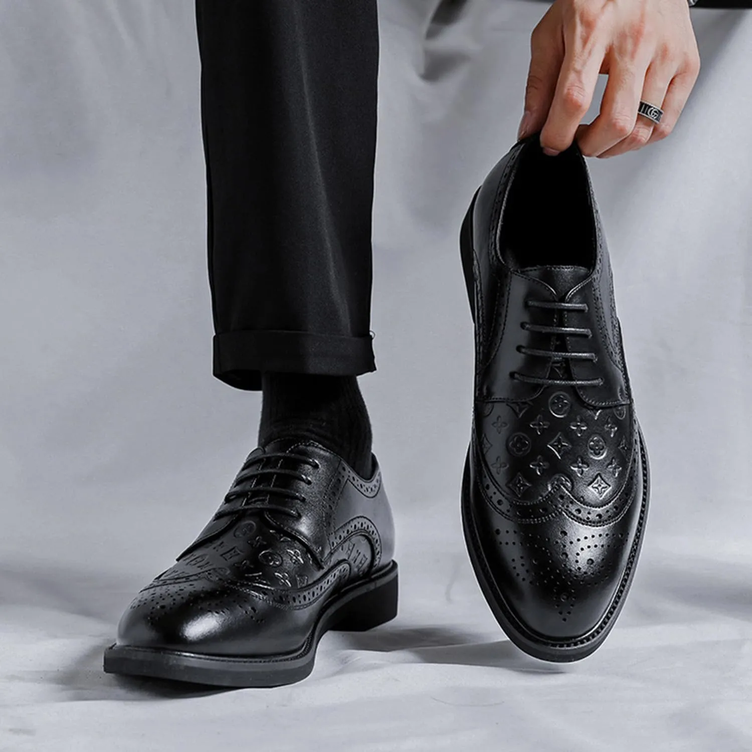 Men's Lace-ups Brogues Classic Wingtip Oxfords Formal Dress Shoes Comfortable Wedding Business Shoes for Men