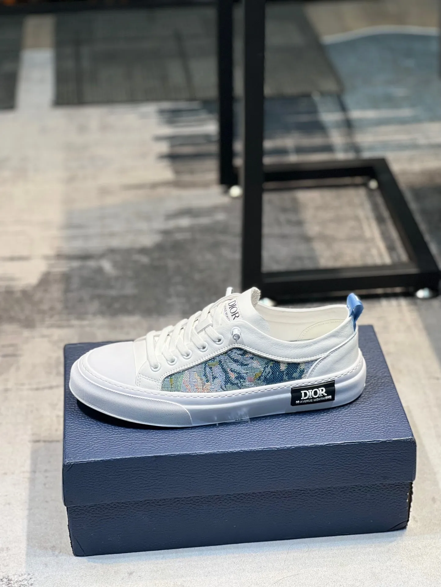 MSE080 DR Men's Sneakers / Size7-12