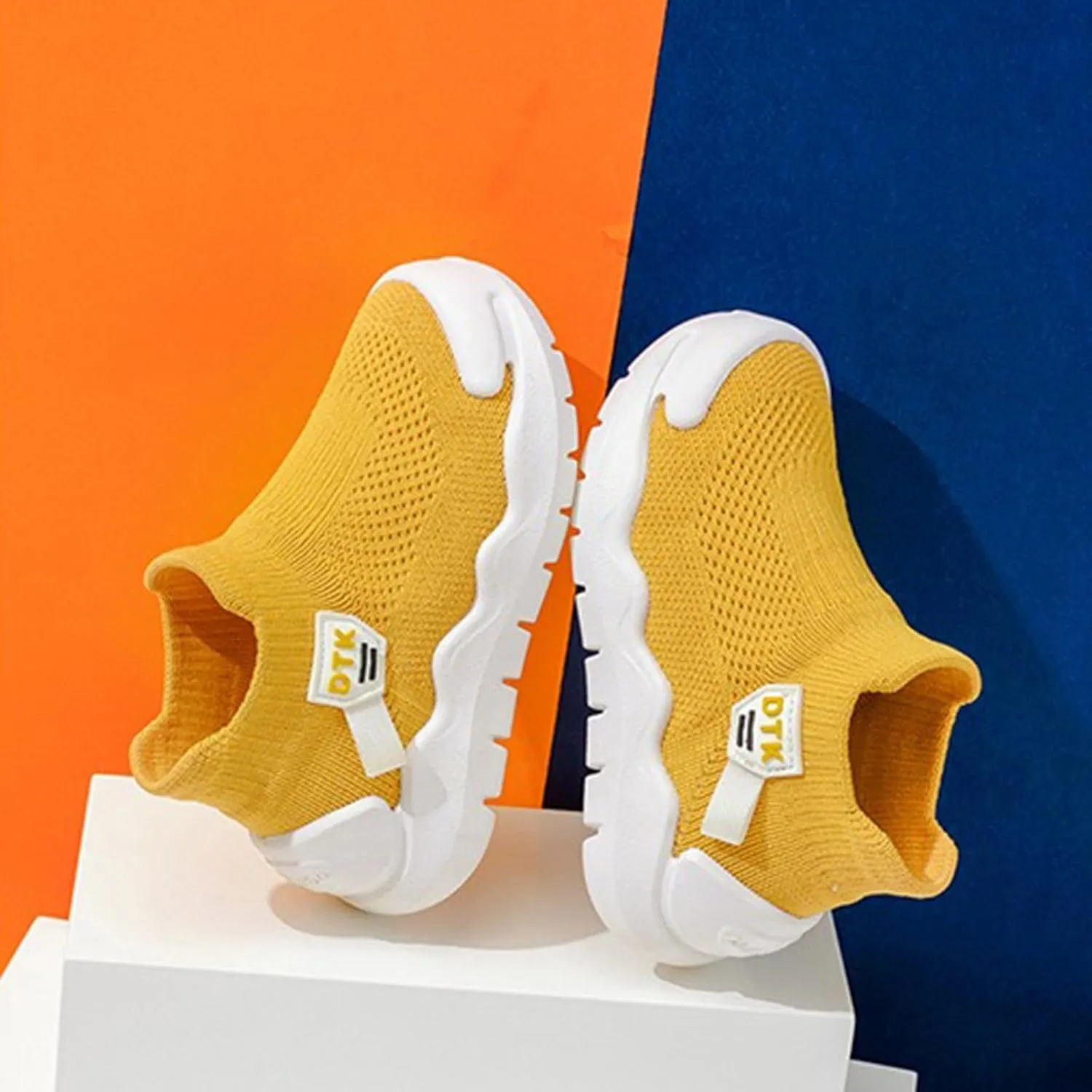 New Spring and Breathable Knitted Sneakers for Boys Girls Middle and Older Children Boy Sneakers Boys Athletic Shoes