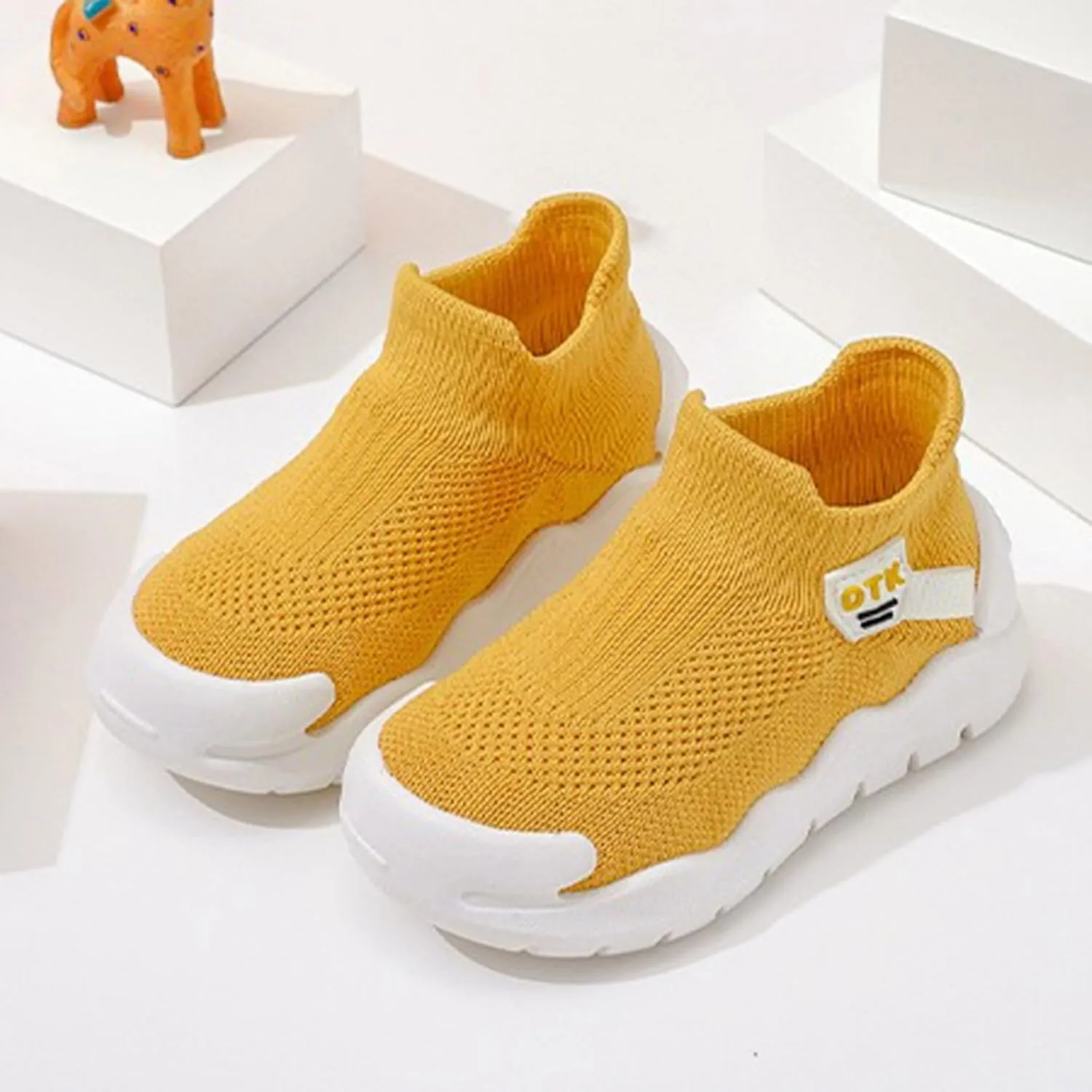 New Spring and Breathable Knitted Sneakers for Boys Girls Middle and Older Children Boy Sneakers Boys Athletic Shoes