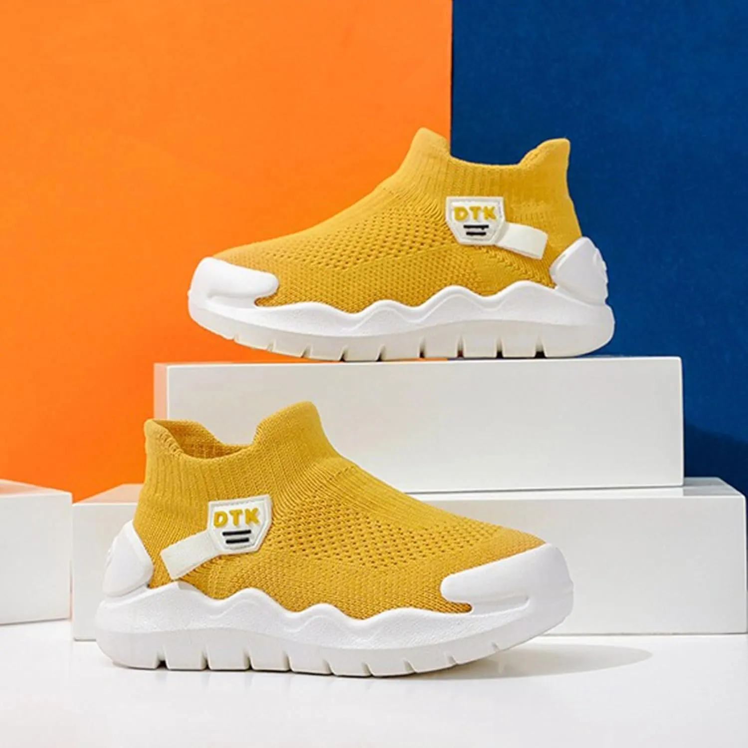 New Spring and Breathable Knitted Sneakers for Boys Girls Middle and Older Children Boy Sneakers Boys Athletic Shoes