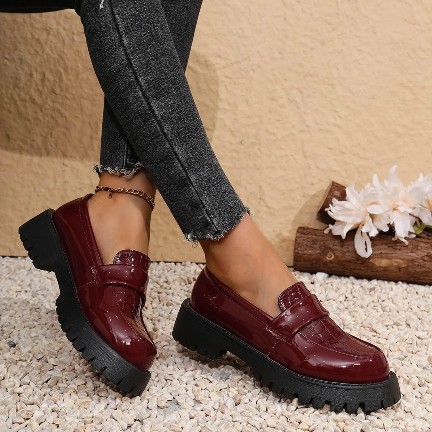 Platform Loafers for Women Patent Leather Chunky Heel Penny Loafers Casual Slip on Loafers Business Casual Shoes