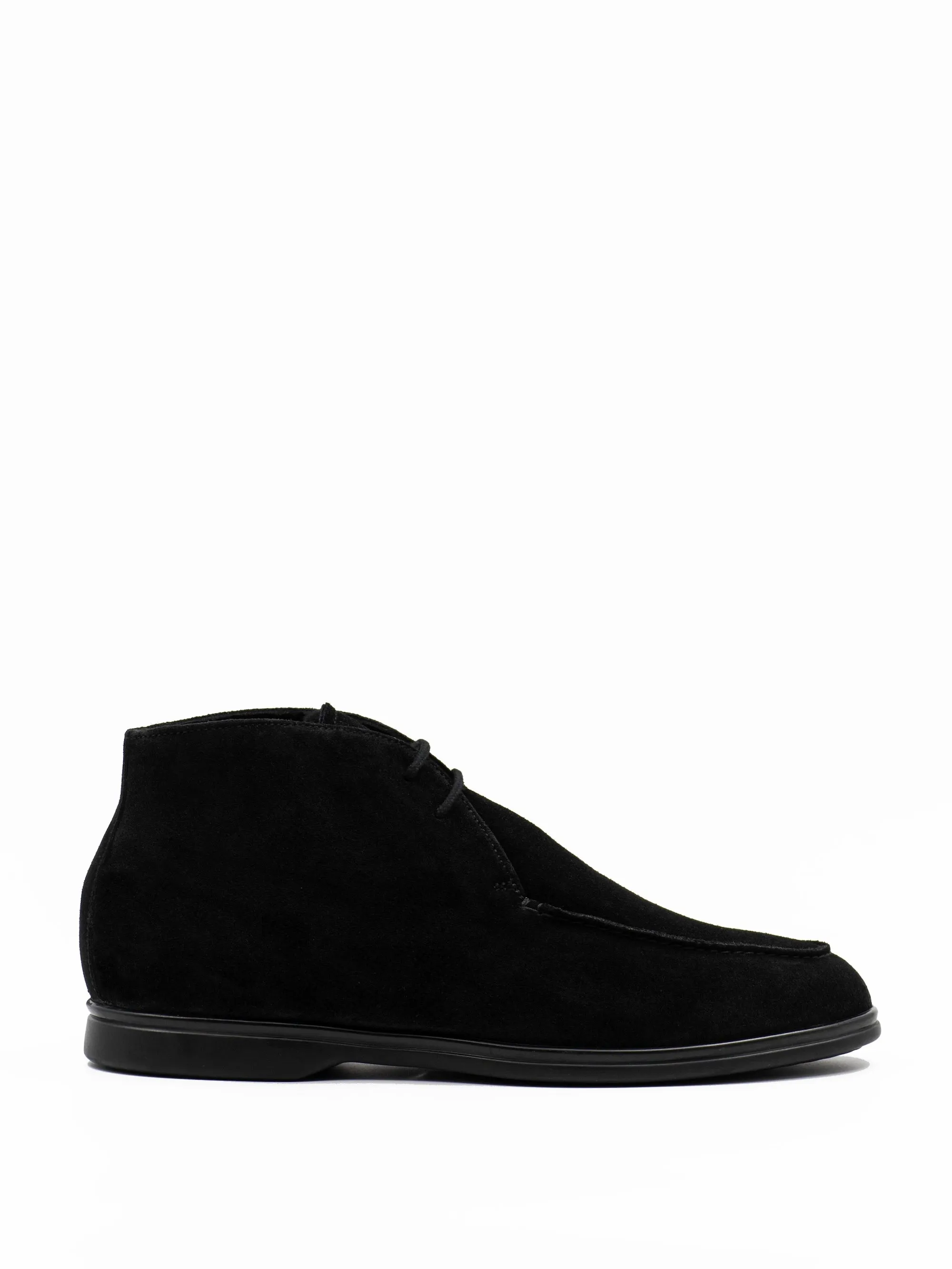 Shearling lined boots in black
