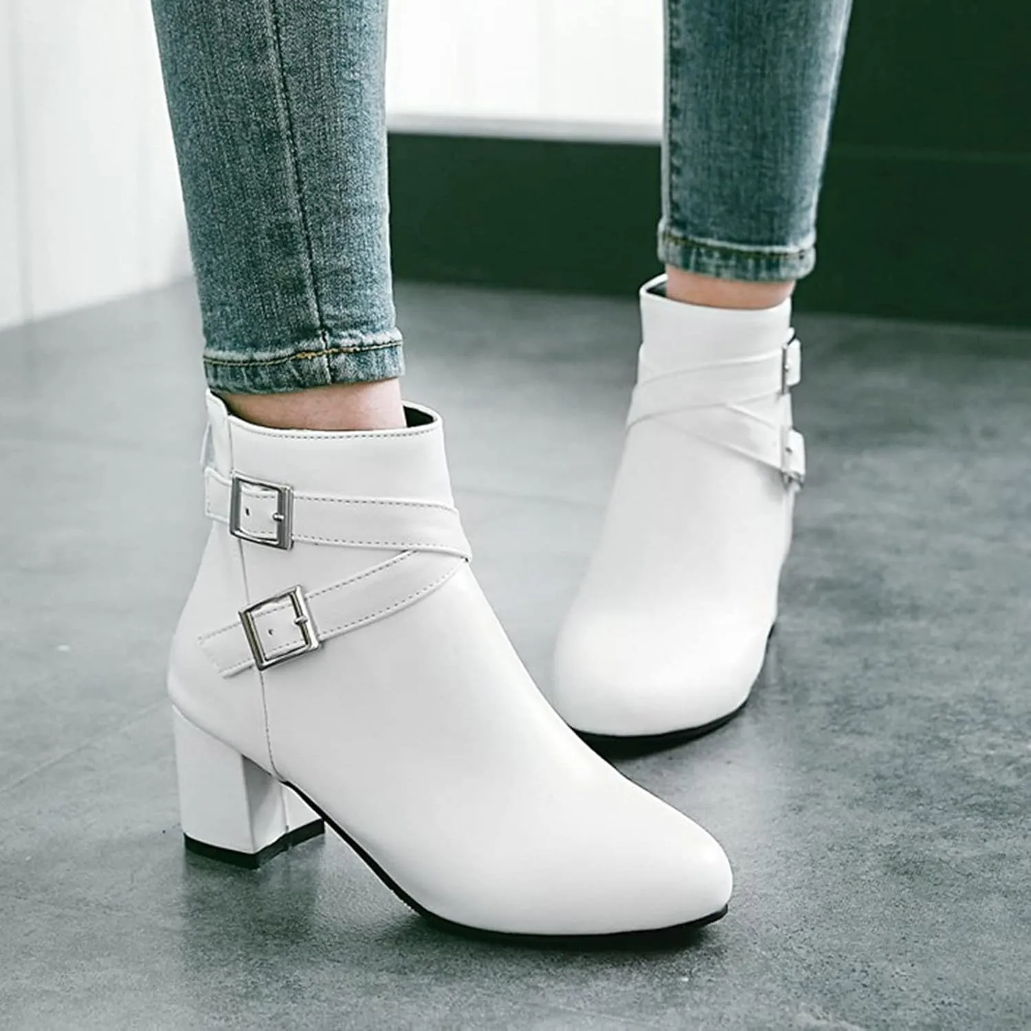 Women's Low Heel Chunky Ankle Boots Winter Shoes Chelsea Boots for Women Slip On Ankle Booties Pointed Toe Low Heeled Short Booties Fall Dress Shoes with Back Zipper Buckle Strap